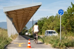 Piste cyclable toiture solaire Genève